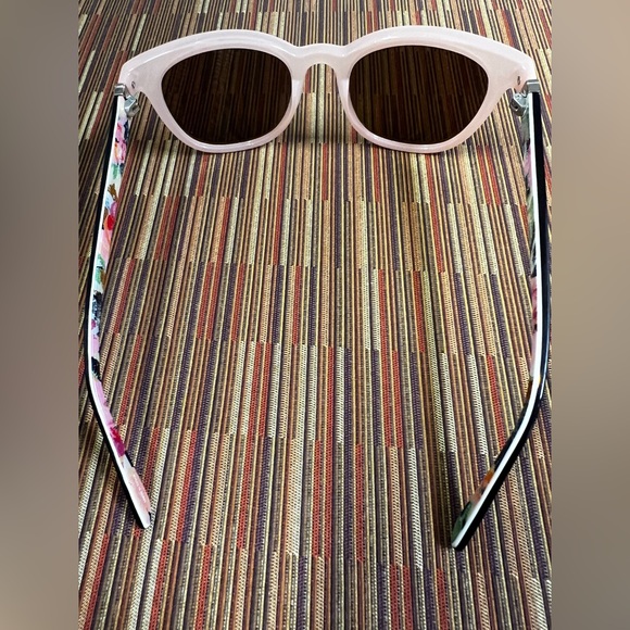 Vera Bradley Stylish Pink Sunglasses - Picture 4 of 8